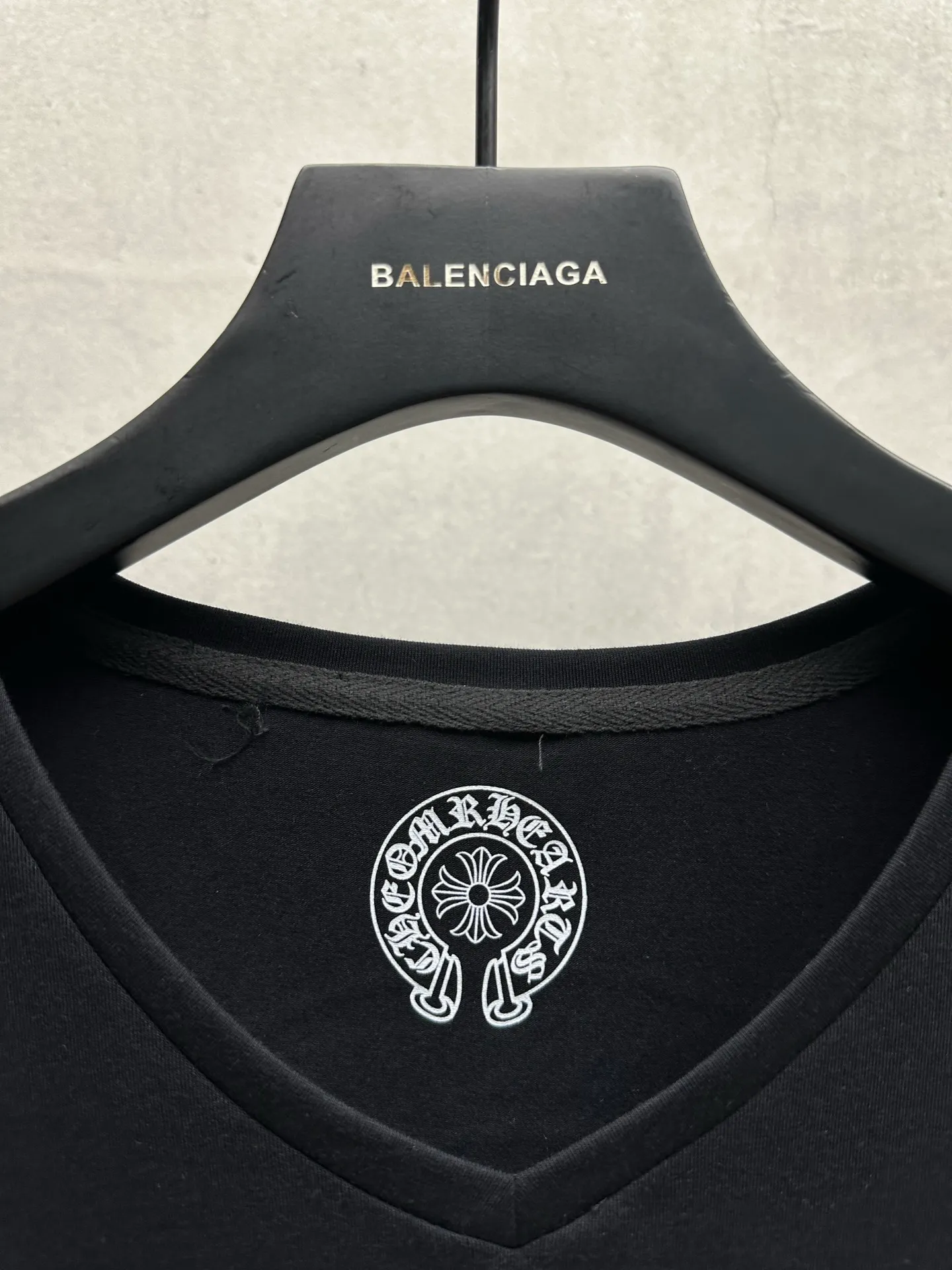 P126 #069 CHROME HEARTS 25SS women's T-shirt Made of 220G original consistent fabric V-neck women's waist style The whole body adopts imported digital direct printing Color: black white Size: S M L